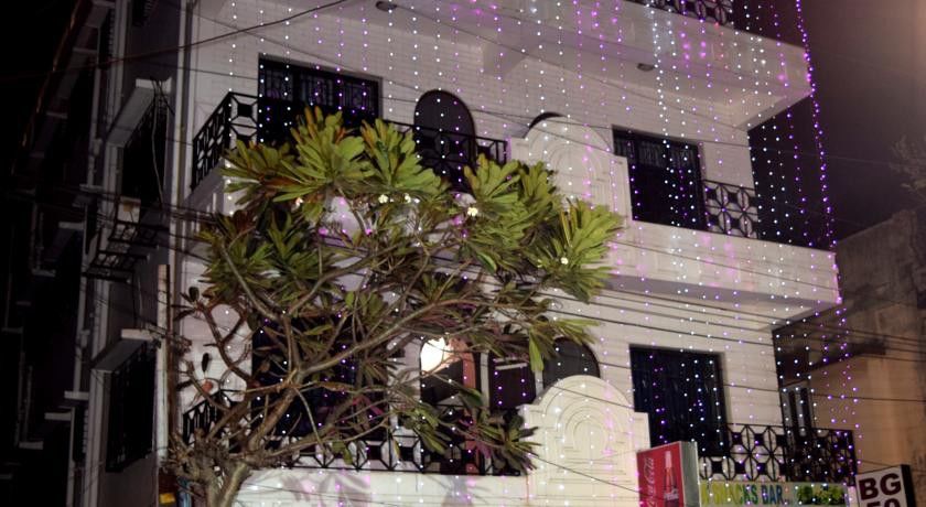Rossa Hospitality 2* Kolkata